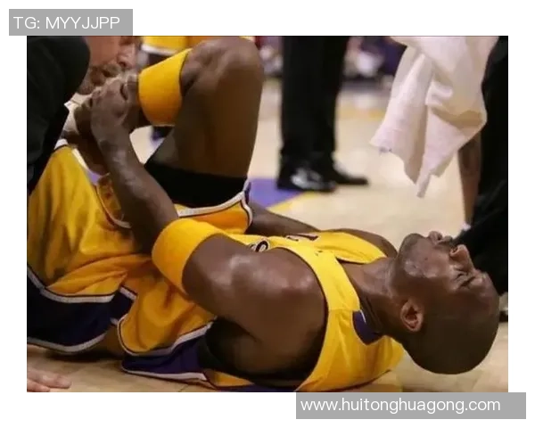 科比与小球迷的篮球梦交汇瞬间,感动与热爱永存心间 科比与小球迷的篮球梦交汇瞬间,感动与热爱永存心间