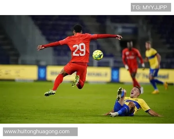 米迪兰特与斯拉维亚的激烈对决揭示足球战术与团队协作的魅力 米迪兰特与斯拉维亚的激烈对决揭示足球战术与团队协作的魅力