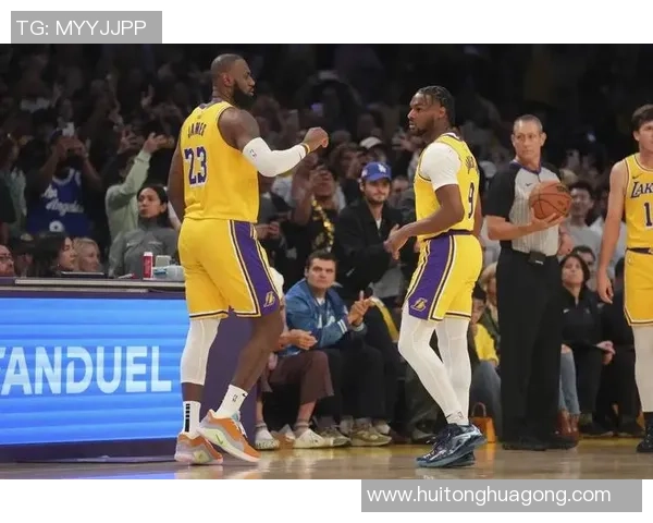 詹姆斯父子同台的时刻即将来临布朗尼正式宣布参加NBA选秀