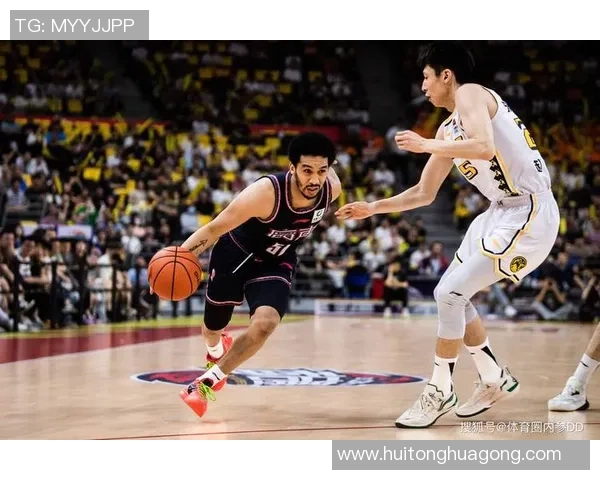 CBA北京与新疆激烈冲突引发关注球迷与媒体热议赛场暴力事件 CBA北京与新疆激烈冲突引发关注球迷与媒体热议赛场暴力事件