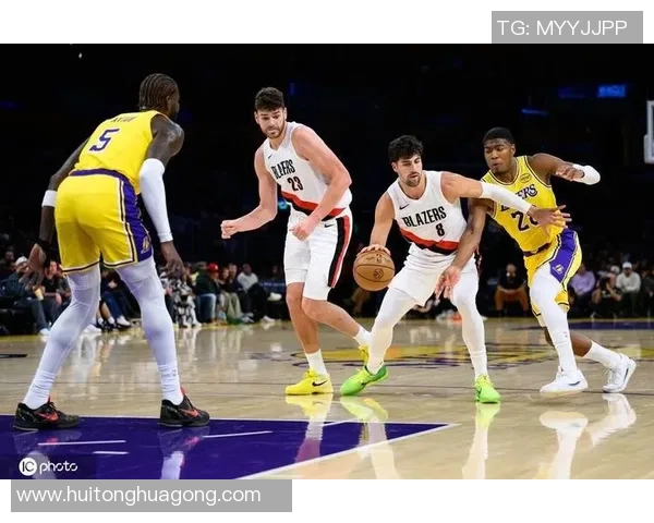 夏季联赛精彩对决开拓者与湖人谁能笑到最后