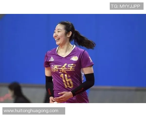 上海排球队的崛起与蜕变:邀请赛背后的成长与奋斗故事 上海排球队的崛起与蜕变:邀请赛背后的成长与奋斗故事